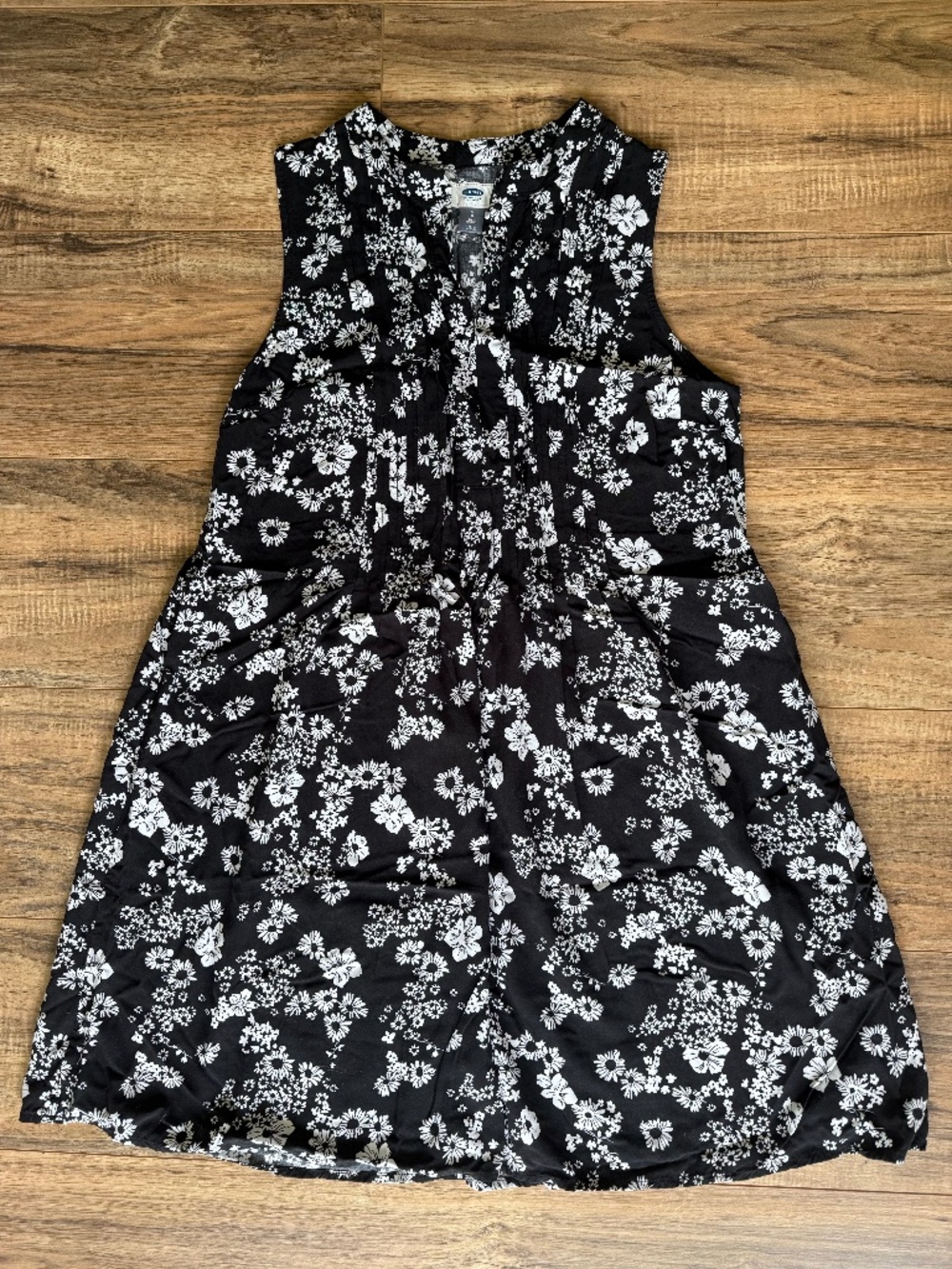 Old Navy Pleated Front Sleeveless Dress